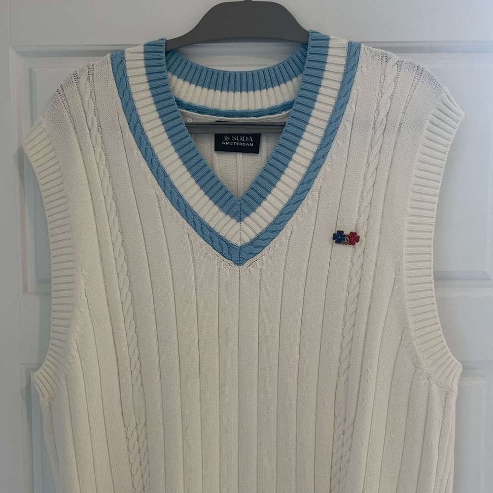 Scotch & Soda Spring 2022 Men’s White V-Neck Sleeveless Knit Vest